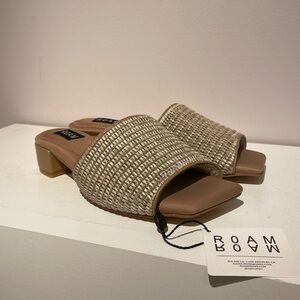 brand new*ROAM SANDALS